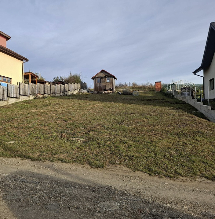 Teren autorizat pentru Casa individuala Chinteni 750mp front 18ml zona Lac 