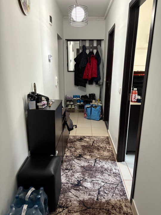 Apartament pe strada Florilor , 39 mp util , cu balcon , dormitor separat