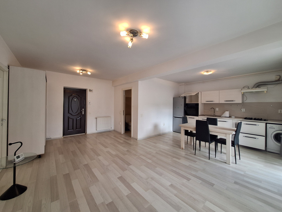 Apartament cu 3 camere, 61 mp, 2 balcoane, zona Porii