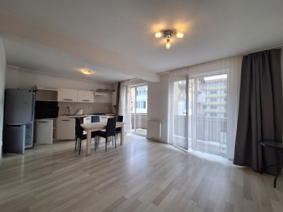 Apartament cu 3 camere, 61 mp, 2 balcoane, zona Porii