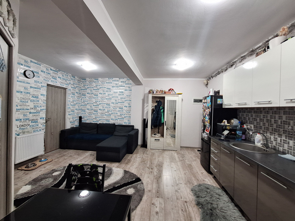 Apartament cu 3 camere, 43 mp, balcon, zona LIDL