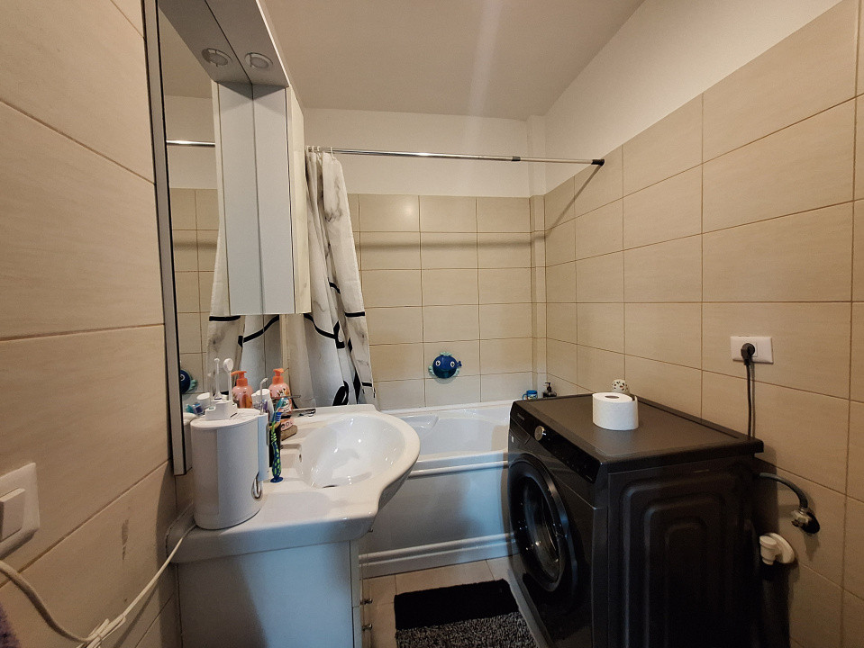 Apartament cu 3 camere, 43 mp, balcon, zona LIDL
