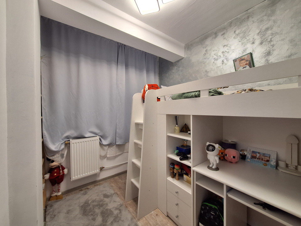 Apartament cu 3 camere, 43 mp, balcon, zona LIDL