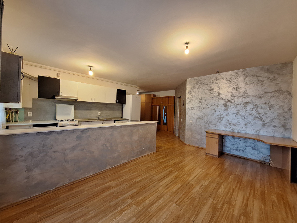 Apartament cu 2 camere, 56 mp, balcon, zona Cetatii