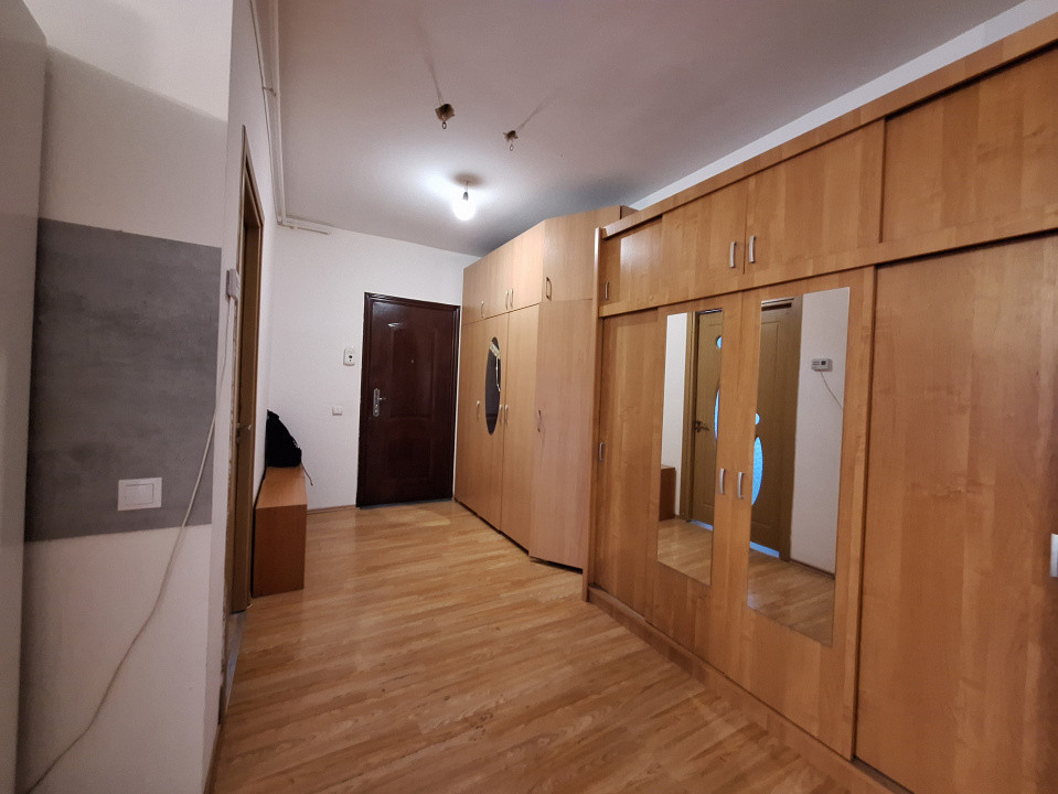 Apartament cu 2 camere, 56 mp, balcon, zona Cetatii