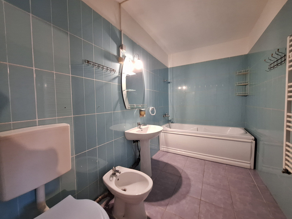 Apartament cu 2 camere, 56 mp, balcon, zona Cetatii