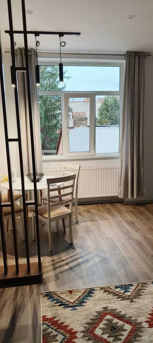 Apartament cu 2 camere, 45 mp, parcare , curte privata , Central, Pet Friendly