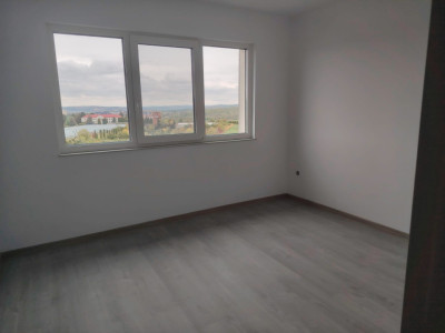 Apartament cu 4 camere,78mp,zona Andrei Muresanu
