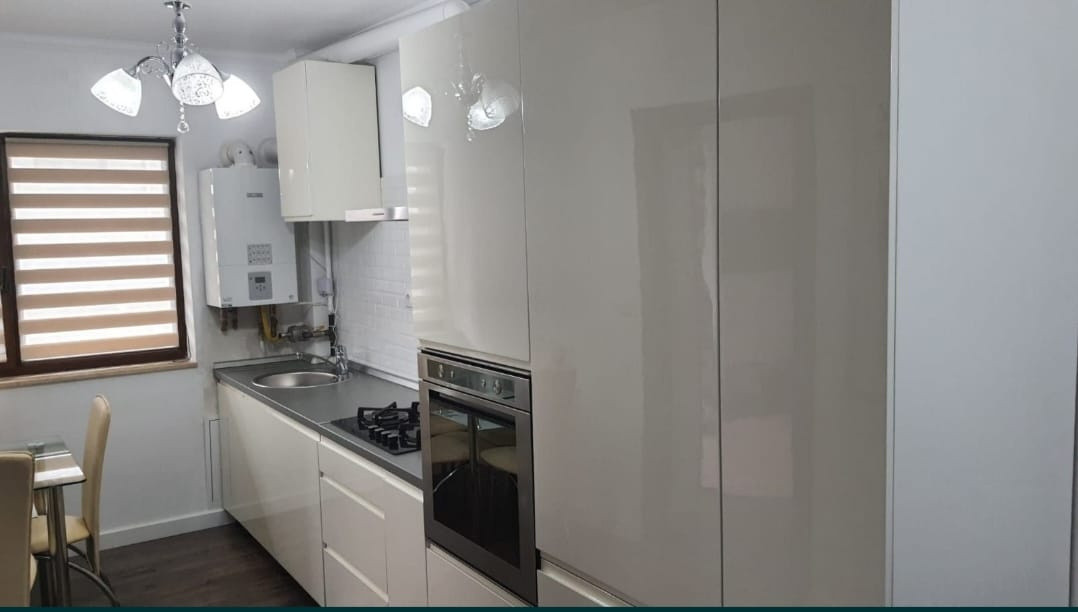 apartament cu 3 camere,zona sub cetate