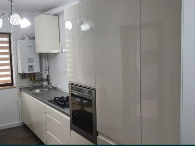 apartament cu 3 camere,zona sub cetate