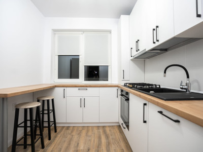 Apartament NOU , zona Terra , 52 mp util cu 13 mp terasa .