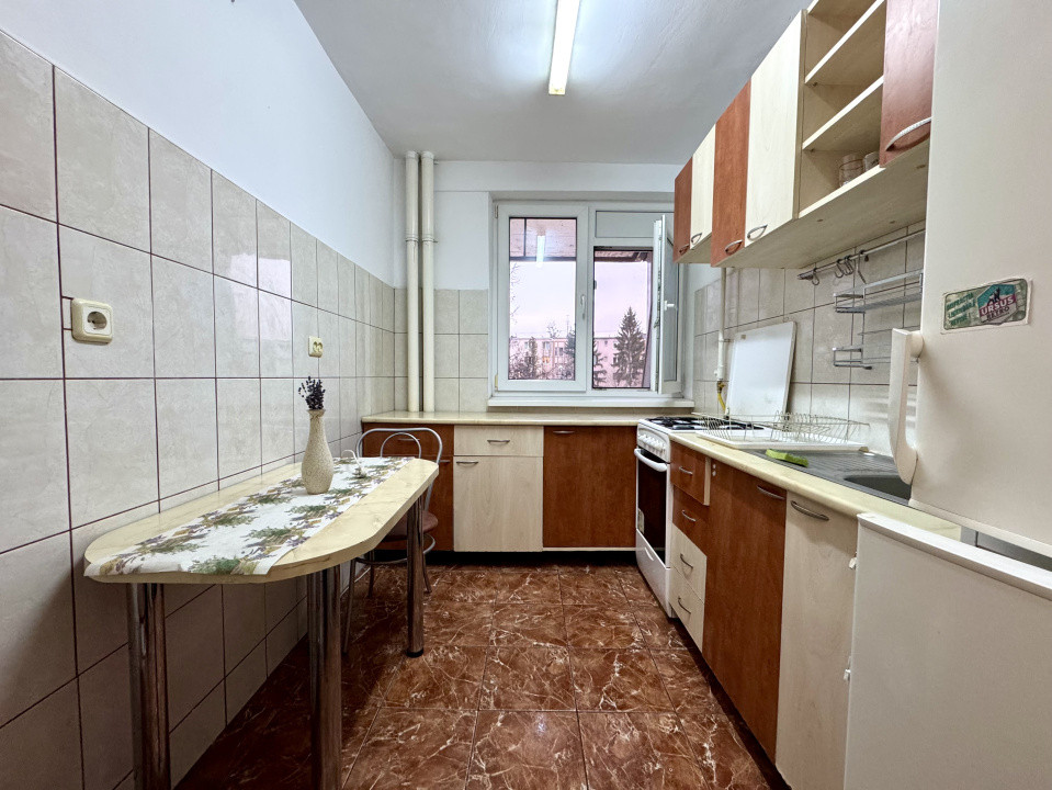 Apartament 2 camere, 45 mp, etaj 2, parcare, zona Liceului Onisifor Ghibu