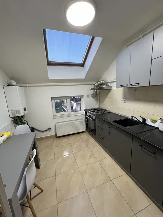 Apartament cu o camera, 40 mp, balcon, zona Florilor