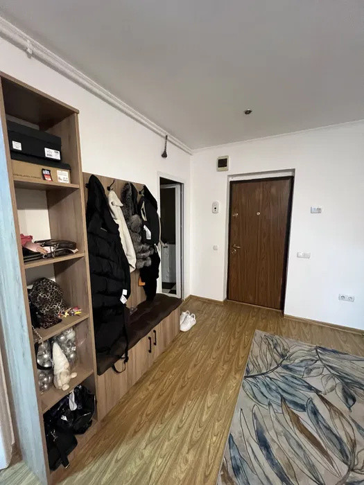 Apartament cu o camera, 40 mp, balcon, zona Florilor