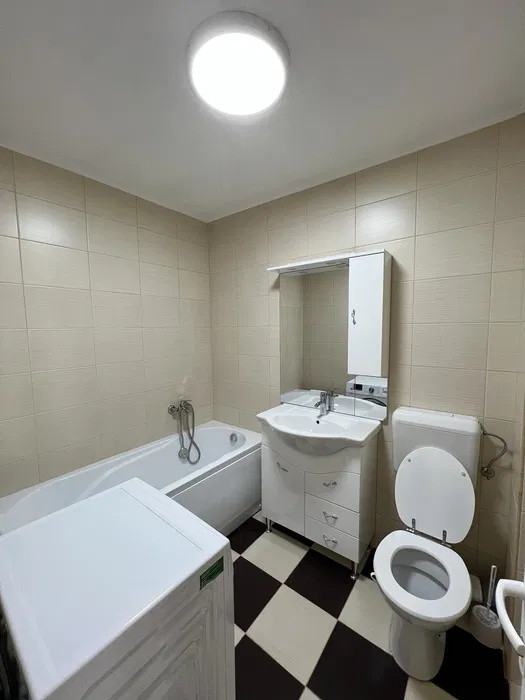 Apartament cu o camera, 40 mp, balcon, zona Florilor