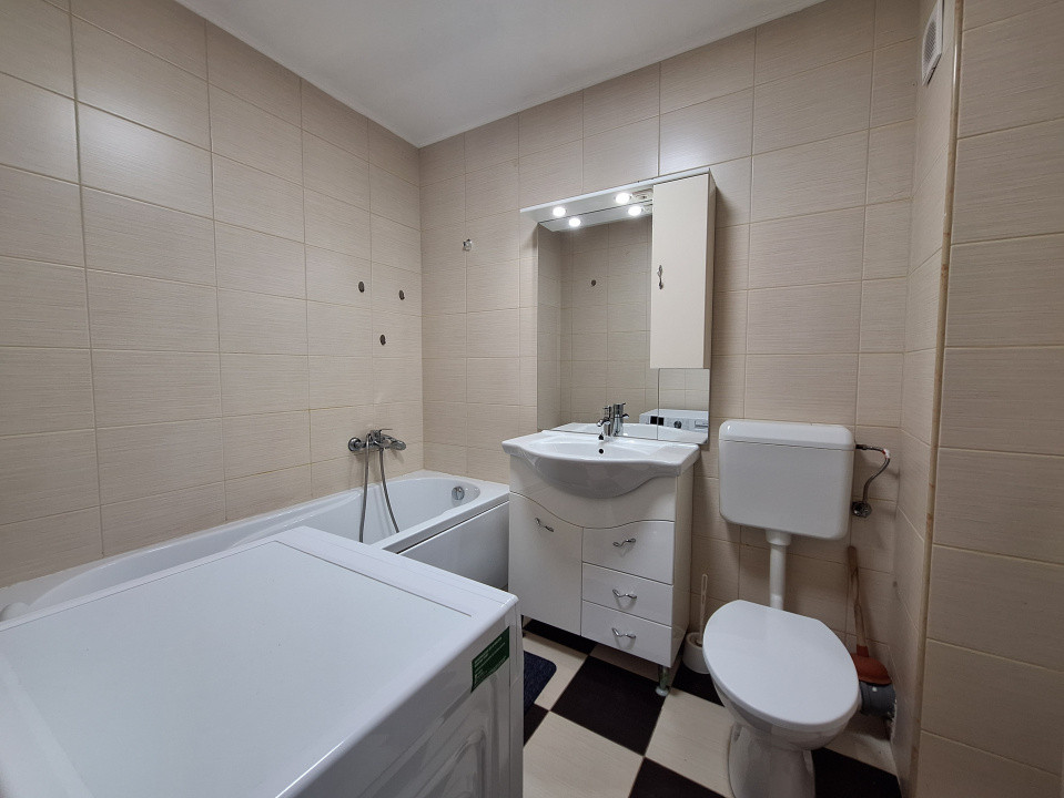 Apartament cu o camera, 40 mp, balcon, zona Florilor