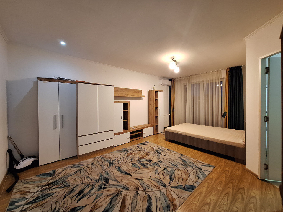 Apartament cu o camera, 40 mp, balcon, zona Florilor