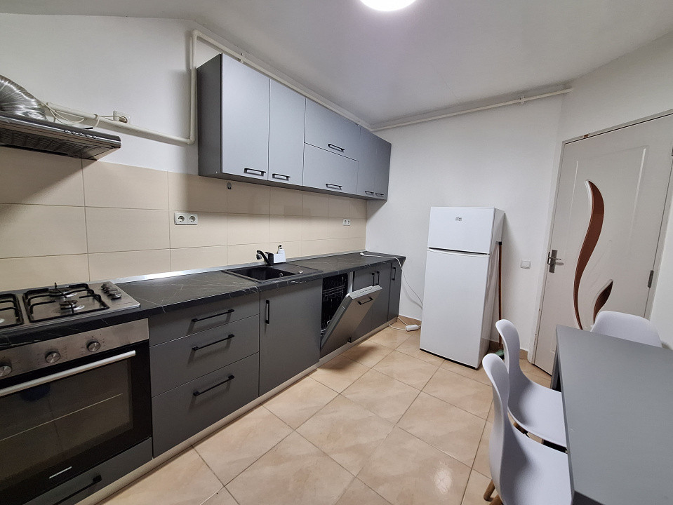 Apartament cu o camera, 40 mp, balcon, zona Florilor