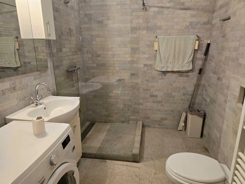 Apartament cu 2 camere,60mp,parcare, zona Intre Lacuri