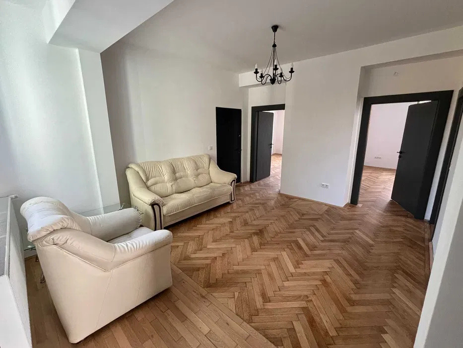 Apartament cu 5 camere,120mp, zona Centru