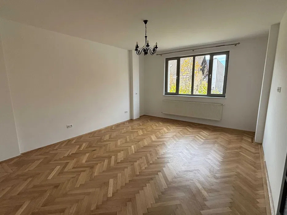 Apartament cu 5 camere,120mp, zona Centru