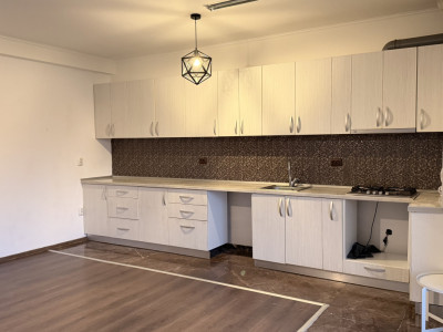 Apartament spațios in zona Eroilor , 3 camere ,2 bai ,2 balcoane 