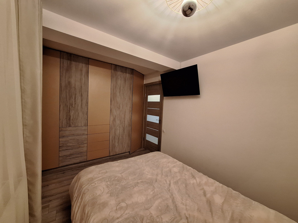 Apartament cu 3 camere, 2 bai, 2 balcoane, zona Muzeul Apei