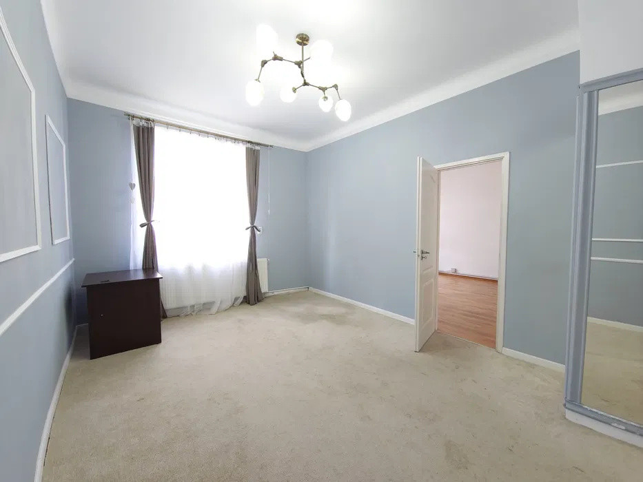 Vilă de închiriat, PET FRIENDLY, 3 camere, 70 mp, curte, zona Parcul Cetățuia