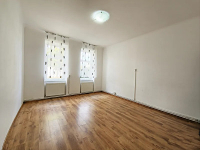 Vilă de închiriat, PET FRIENDLY, 3 camere, 70 mp, curte, zona Parcul Cetățuia