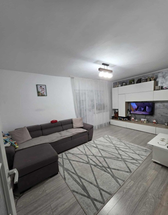 Apartament cu 3 camere, 65 mp, decomandat, 2 bai, balcon, zona Expo Transilvania