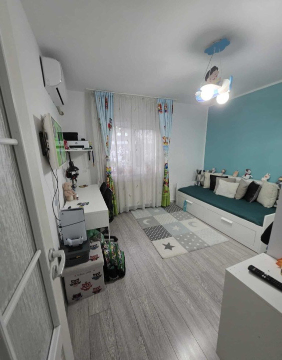 Apartament cu 3 camere, 65 mp, decomandat, 2 bai, balcon, zona Expo Transilvania