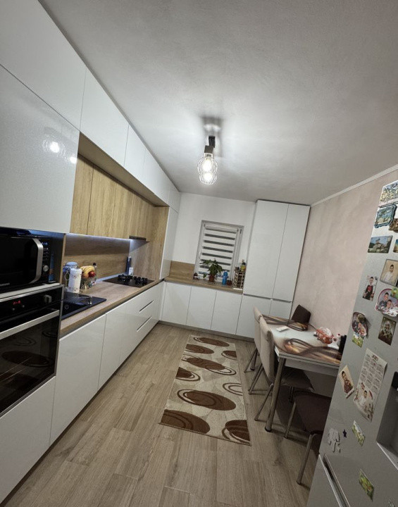 Apartament cu 3 camere, 65 mp, decomandat, 2 bai, balcon, zona Expo Transilvania