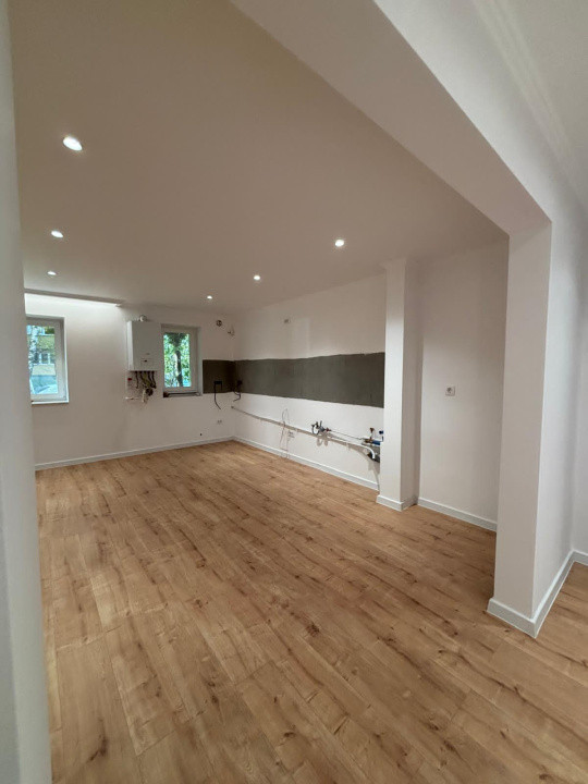 Apartament 3 camere, semidecomandat, 65 mp,  finisat , Manastur/Mehedinți 