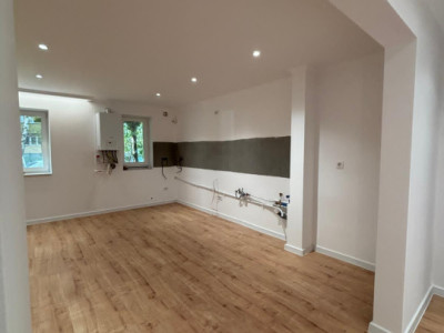 Apartament 3 camere, semidecomandat, 65 mp,  finisat , Manastur/Mehedinți 