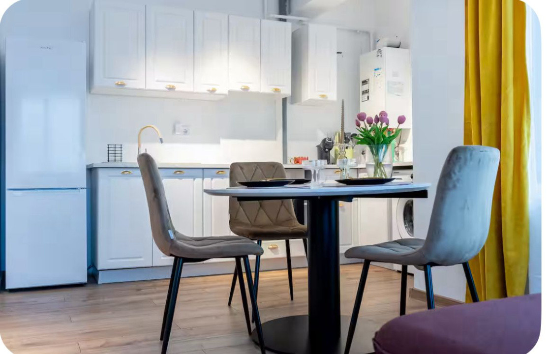 Apartament cu 3 camere, 67 mp, balcon, zona Teilor