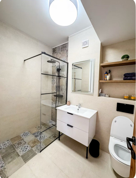 Apartament cu 3 camere, 67 mp, balcon, zona Teilor