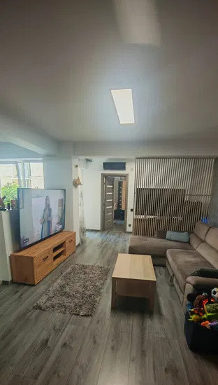 Apartament 2 camere, 50 mp+terasa de 25 mp, etaj intermediar, zona Piata Marasti