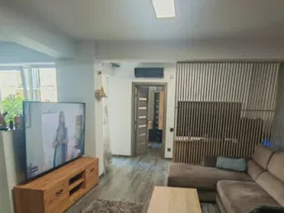 Apartament 2 camere, 50 mp+terasa de 25 mp, etaj intermediar, zona Piata Marasti