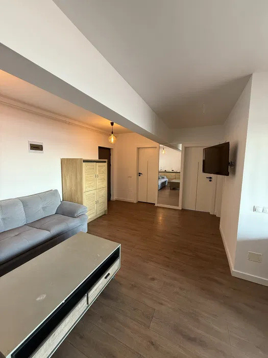 Apartament cu 3 camere, 57 mp, etaj intermediar, zona Petrom