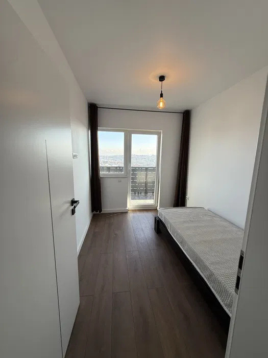 Apartament cu 3 camere, 57 mp, etaj intermediar, zona Petrom