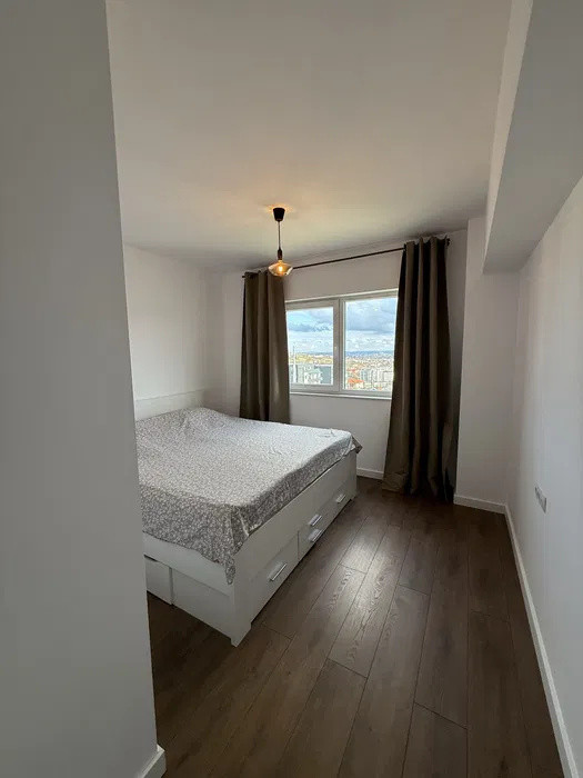 Apartament cu 3 camere, 57 mp, etaj intermediar, zona Petrom