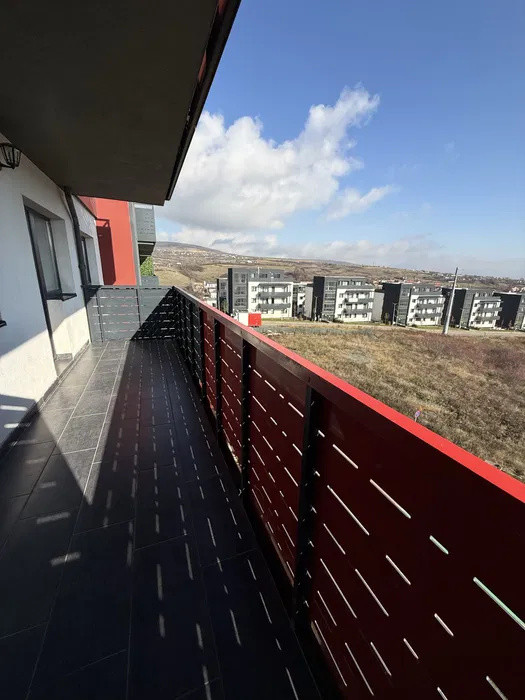 Apartament cu 3 camere, 57 mp, etaj intermediar, zona Petrom