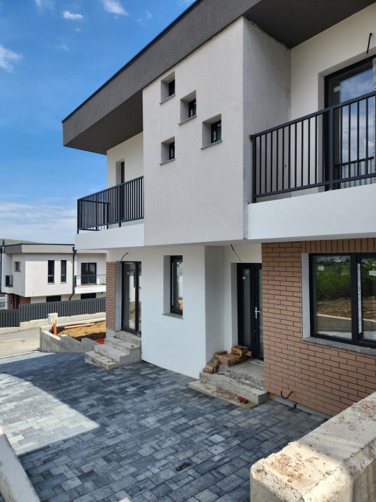 Casa tip cvatruplex,4 camere, mp teren, Zona Terra