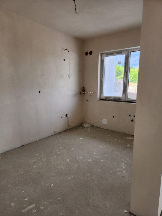Casa tip cvatruplex,4 camere, mp teren, Zona Terra