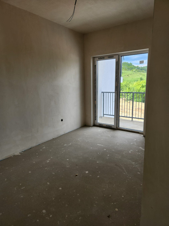 Casa tip cvatruplex,4 camere, mp teren, Zona Terra
