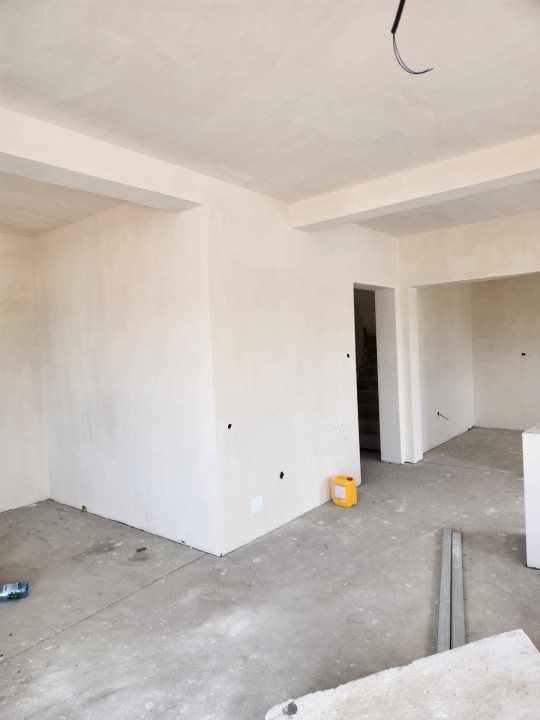 Casa tip cvatruplex,4 camere, mp teren, Zona Terra