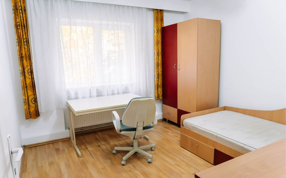 Apartament cu 3 camere, 63 mp, decomandat, etaj intemediar, zona Pasteur
