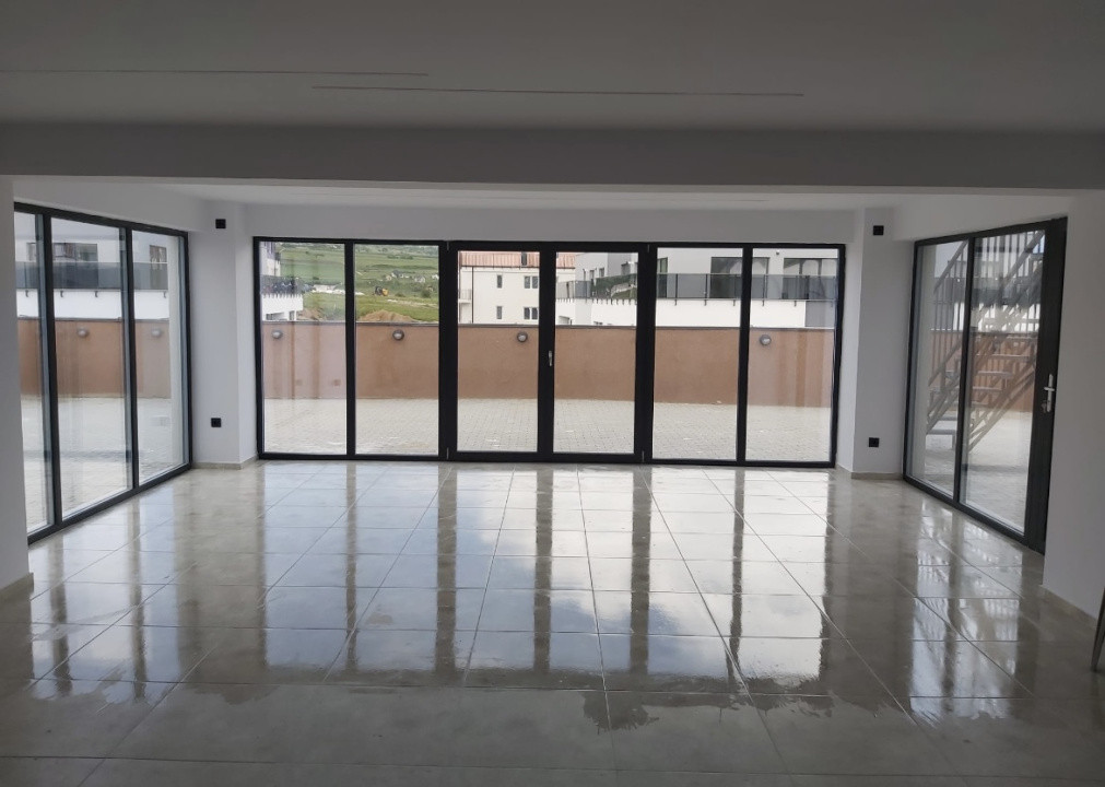 Penthouse , 4 camere, 200 mp utili, 400 mp terasele , zona Baciu 