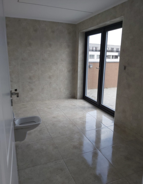 Penthouse , 4 camere, 200 mp utili, 400 mp terasele , zona Baciu 