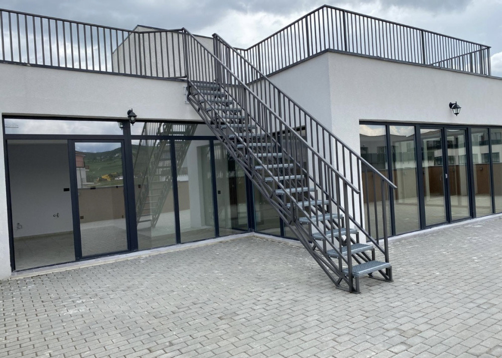 Penthouse , 4 camere, 200 mp utili, 400 mp terasele , zona Baciu 